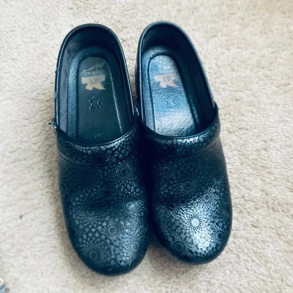 Black Floral Women’s Danskos - Picture 6 of 6